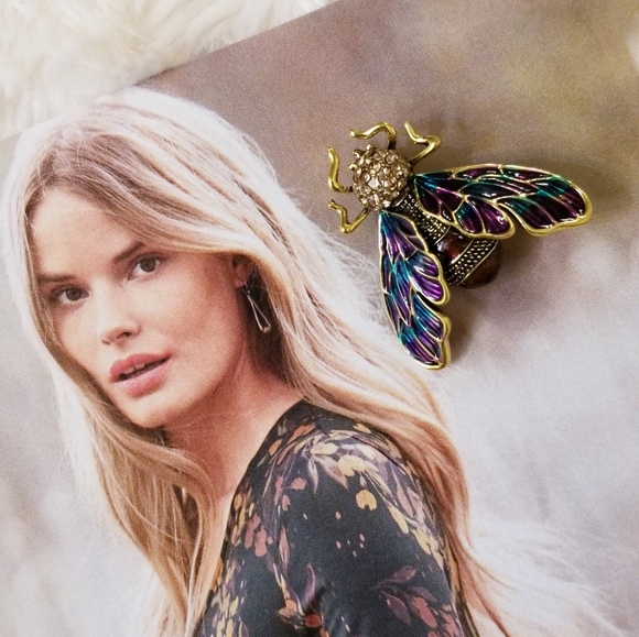 NEW 18K Gold Rhinestone Cicada Brooch - Picture 10 of 15